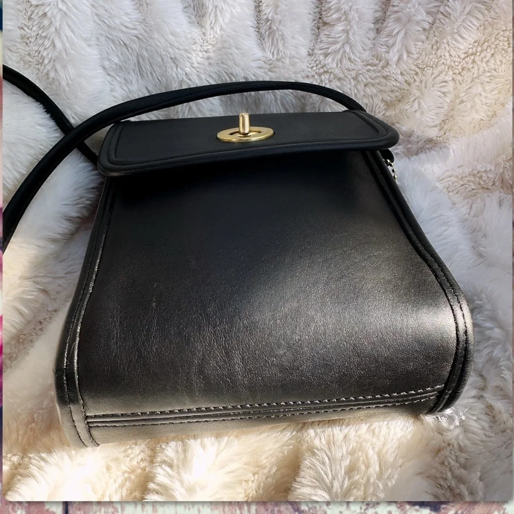 VINTAGE COACH BLACK SCOOTER SIDEPACK CROSSBODY BAG